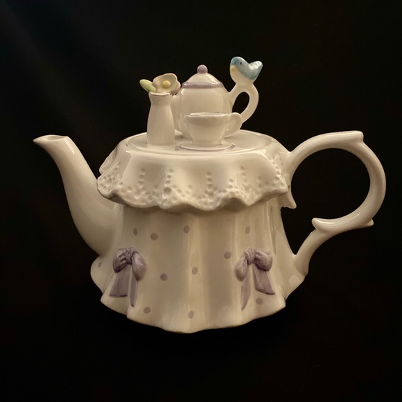 1980’s Tea Party Teapot - Picture 1 of 7